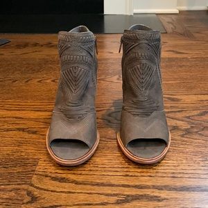 Vince Camuto grey open toed booties 8.5